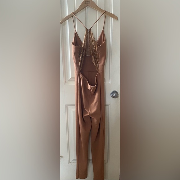 Revamped Jumpsuit with lace back - Picture 6 of 16